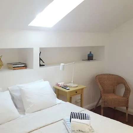 아파트 Modern Cosy Flat With Terrace In Campo De Ourique.