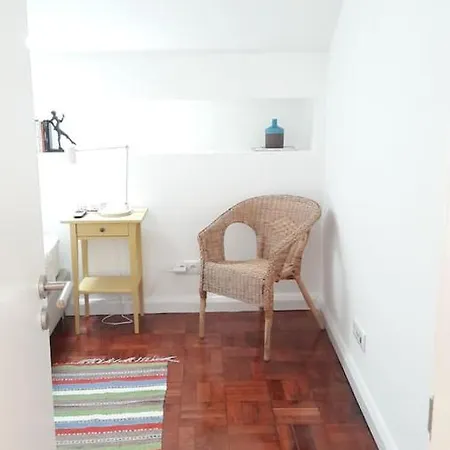 아파트 Modern Cosy Flat With Terrace In Campo De Ourique. *