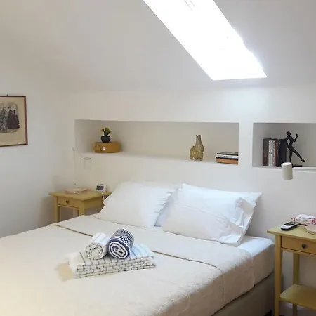 Modern Cosy Flat With Terrace In Campo De Ourique. 리스본