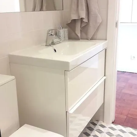 Modern Cosy Flat With Terrace In Campo De Ourique. Apartment *