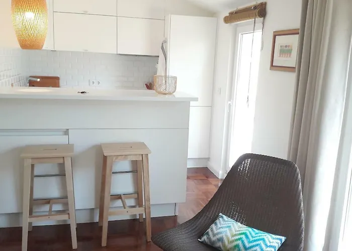 Modern Cosy Flat With Terrace In Campo De Ourique. *