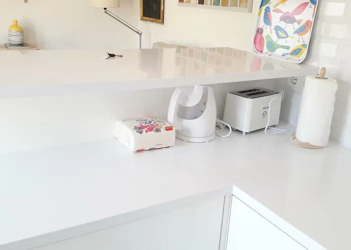 Modern Cosy Flat With Terrace In Campo De Ourique. *