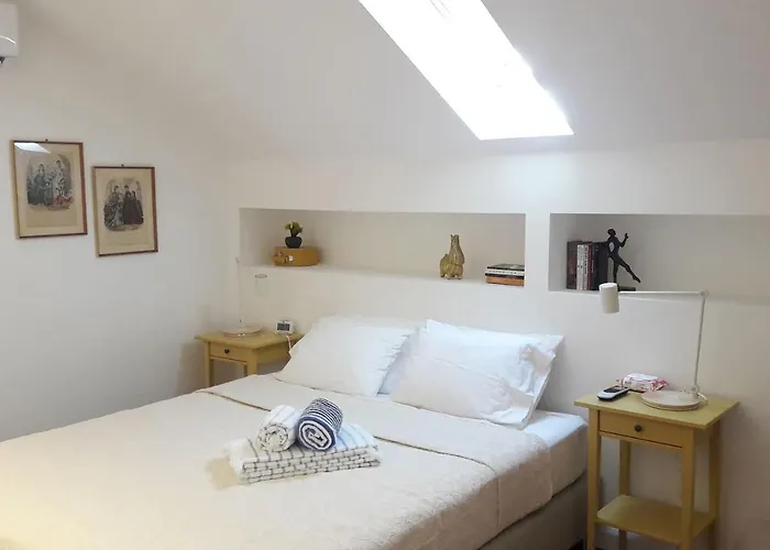 Modern Cosy Flat With Terrace In Campo De Ourique. Lisbon