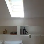 Daire Modern Cosy Flat With Terrace In Campo De Ourique. Lisboa