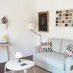 Modern Cosy Flat With Terrace In Campo De Ourique. Apartament Lizbona