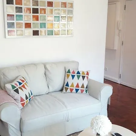 Modern Cosy Flat With Terrace In Campo De Ourique. Apartman